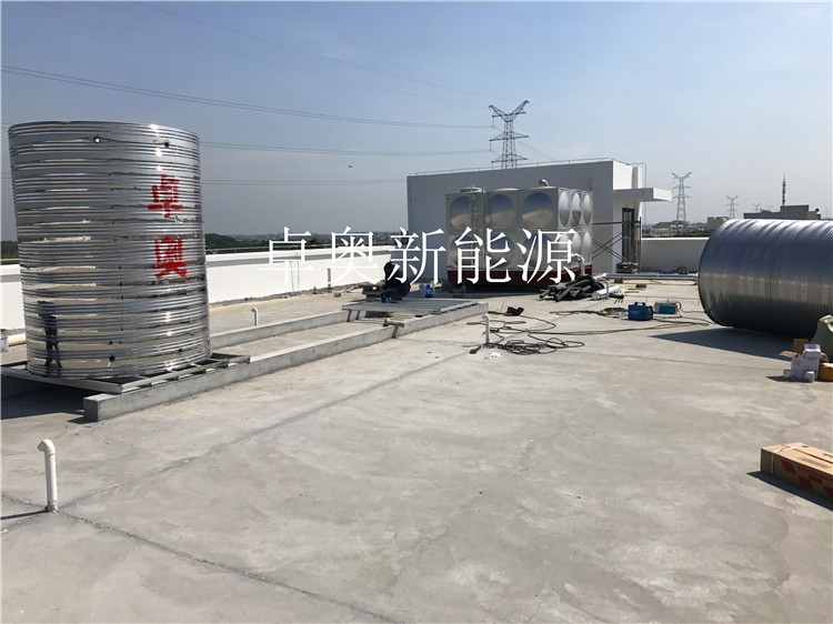 炎炎夏日，我公司承接南京高淳吉茂汽车零件有限公司太阳能加空气能热水工程！